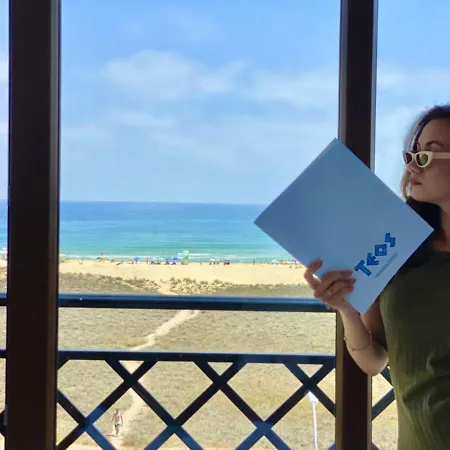 Teos מלון דירות 4*
