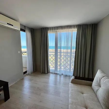 Teos מלון דירות 4*