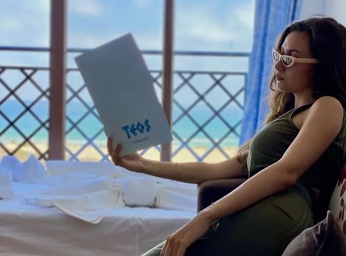 Ξενοδοχείο με διαμερίσματα Teos 4*